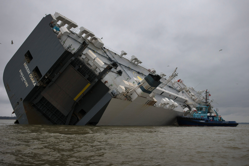 Illustration for article titled These Photos Of That Grounded Car Carrier Ship Are Beautifully Surreal
